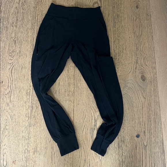 4 Lulu lemon leggings. One light blue alo sports bra. - Picture 6 of 8